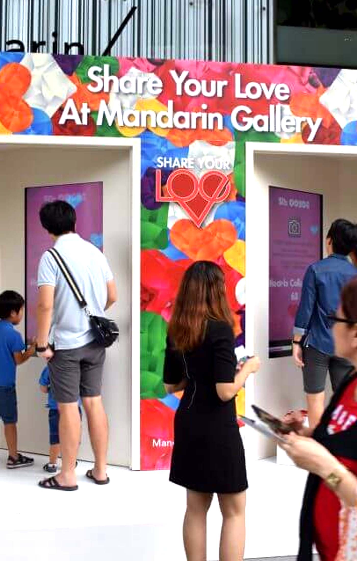 People playing the share your love social game outside mandarin gallery